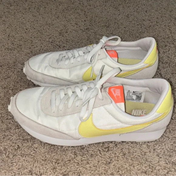 Nike Daybreak 'Pale Light Citron' Women's Running Sneaker CK2351-104 Size 10 - Picture 4 of 6